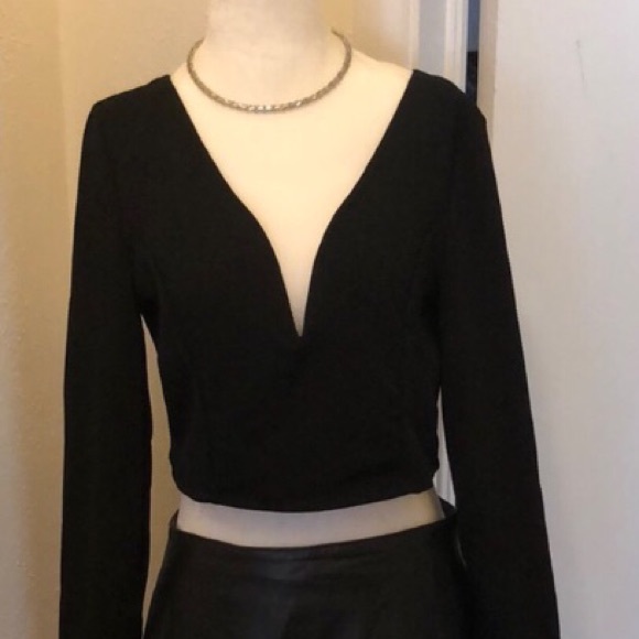 Body Central Tops - 🖤 Crop Top 🖤 Body Central